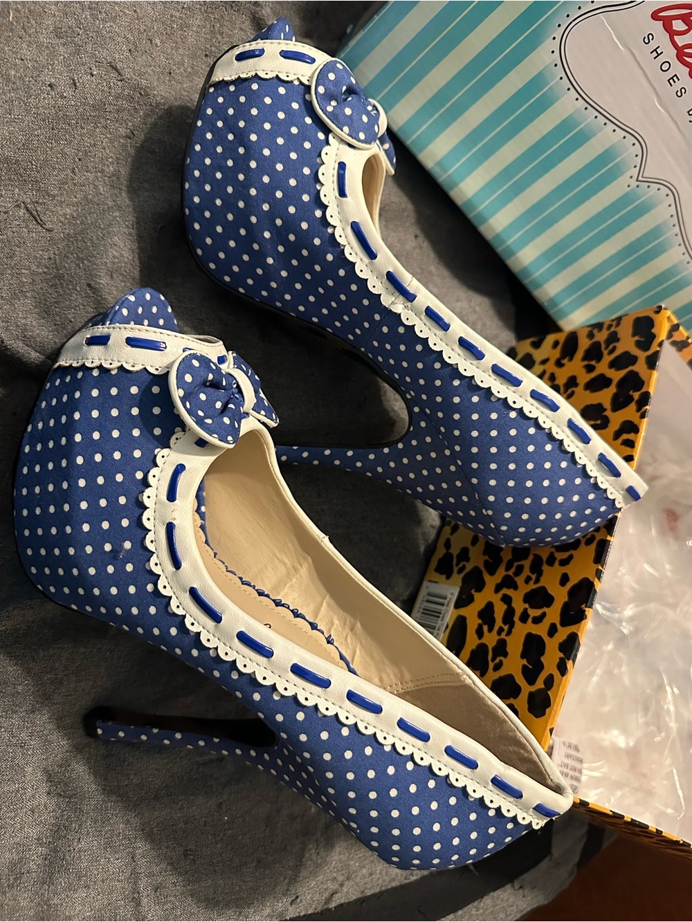 NIB Bettie Page Women's Gwendolyn Peep-Toe Pump Size 9 - Picture 7 of 8